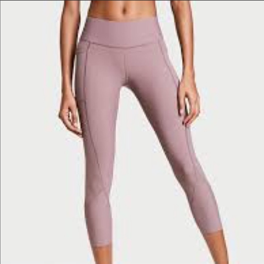 NWT Victoria’s Secret: Extra Small Lavender Double Pocket Workout Leggings